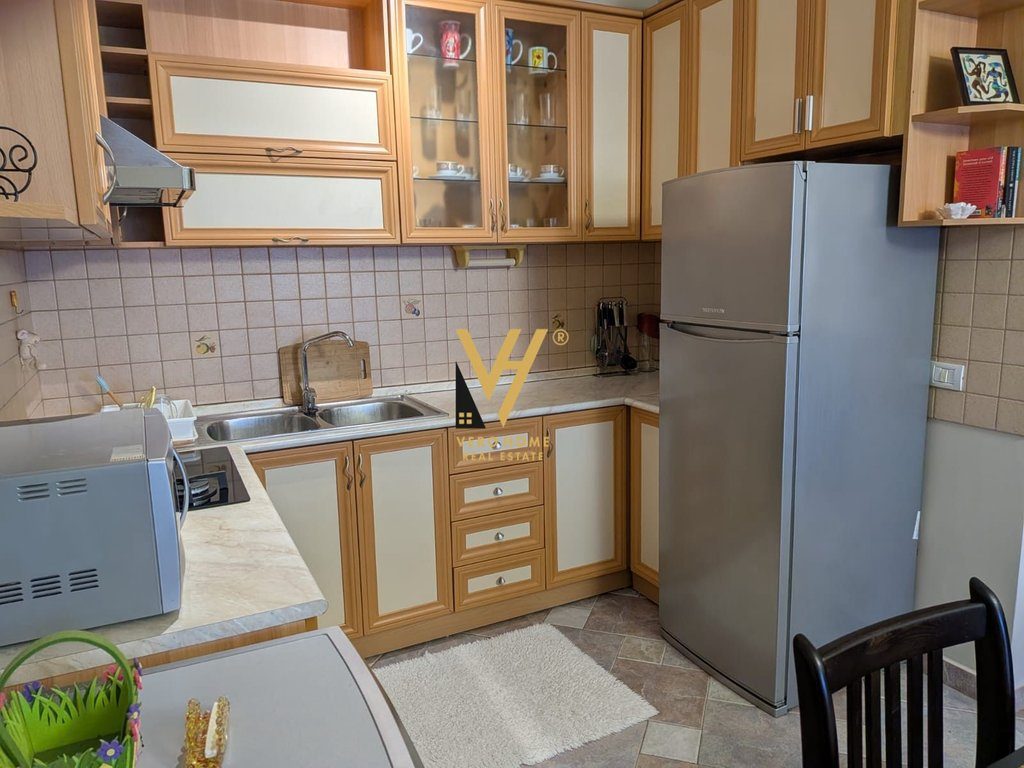 JEPET APARTAMENT 1+1+BLK ME QERA TEK RRUGA ELBASANIT 60.000 LEKE 2