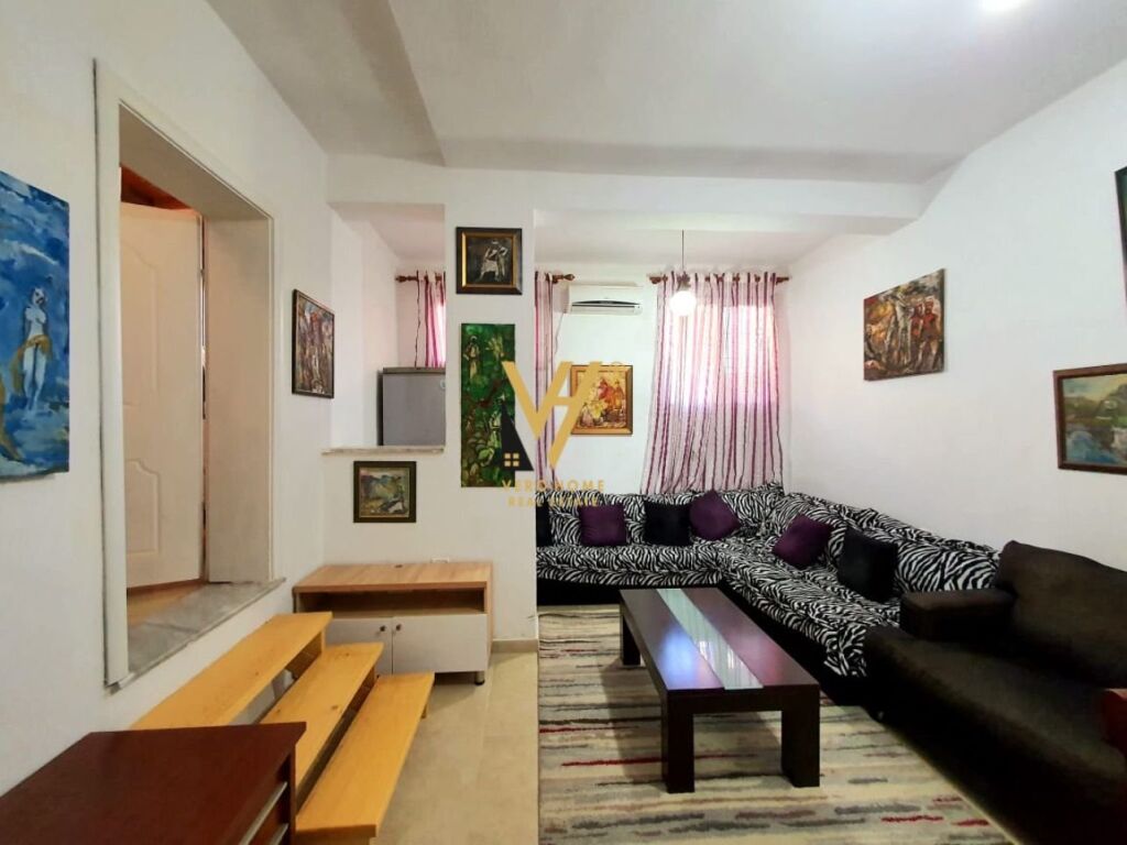 Shitet Apartament 2+1+ballkon te Xhamia e Tabakeve 75 m2 4