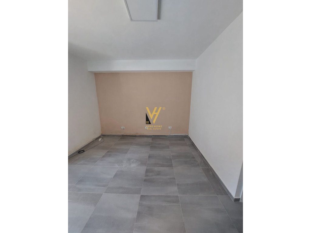 JEPET DYQAN 30 M2 ME QIRA TE RRUGA SULEJMAN PASHA 45.000 LEKE