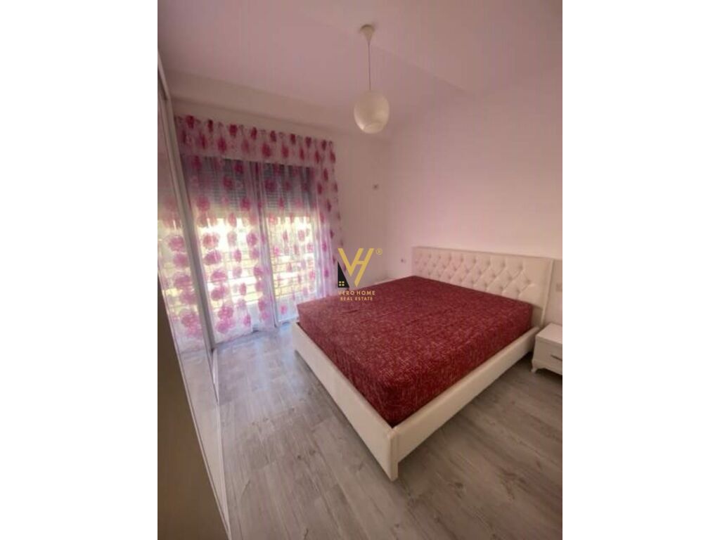 Jepet Apartament 2+1+ballkon me qera te Pazari i Ri 85 m2 2