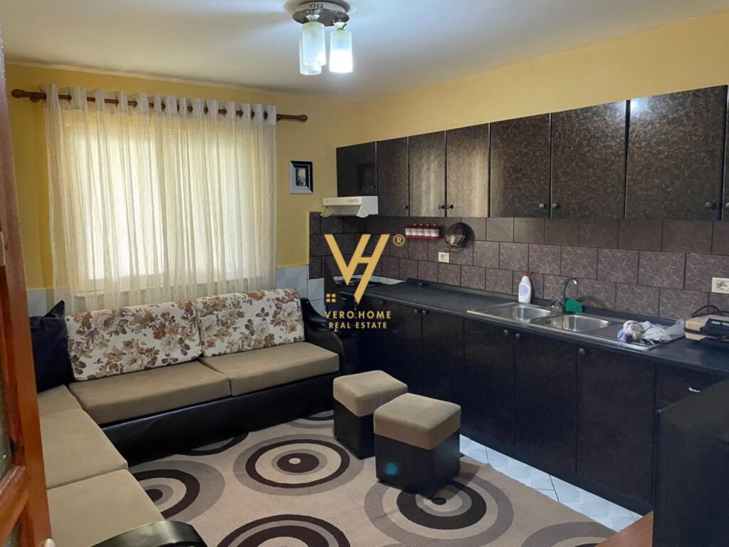 SHITEN 2 SHTEPI PRIVATE NE SELITE 320.000 EURO