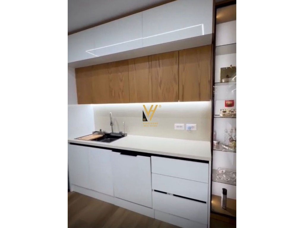 JEPET APARTAMENT 2+1+VERANDE ME QIRA TE FUSHA E AVIACIONIT 750 EURO 2