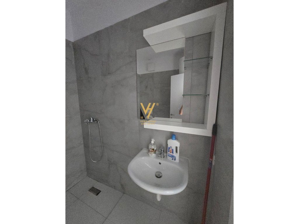 JEPET APARTAMENT 1+1 ME QERA TE UNIVERS CITY, QTU 45.000 LEKE 4