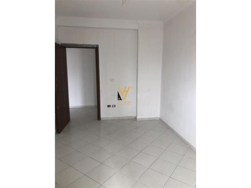 Shitet Apartament 2+1+2+ballkon te Unaza e Re 108 m2 2