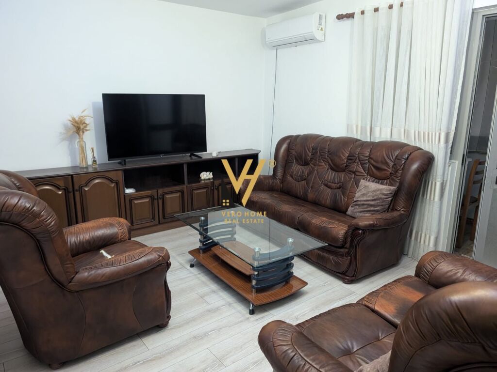 Jepet Apartament 2+1+ballkon me qera te Ministria e Jashtme 80 m2 2