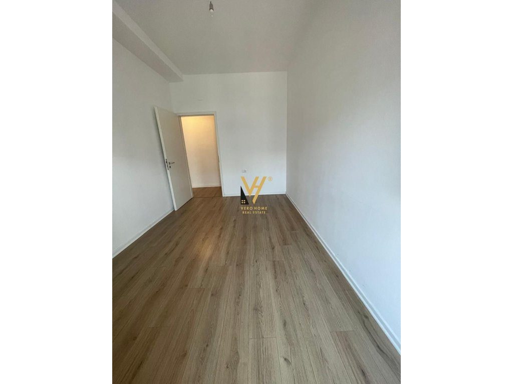 JEPET ZYRE 115 M2 ME QERA TE KOMPLEKSI KONTAKT , 21 DHJETORI 600 EURO 2