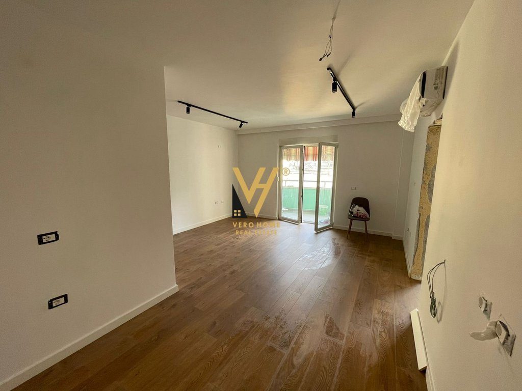 JEPET ZYRE 67 M2 ME QERA TE AIR ALBANIA 1.000 EURO