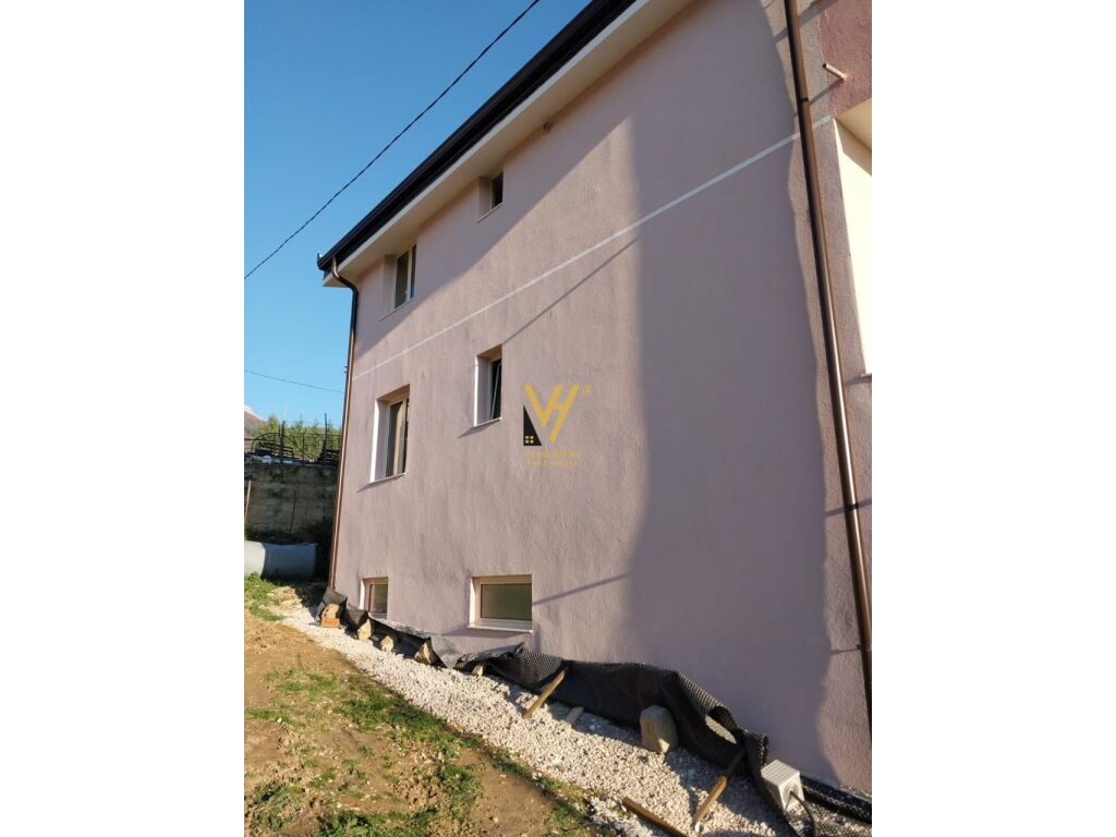 SHITET VILE DY KATESHE NE PRISKE TE MADHE 412.000 EURO 3