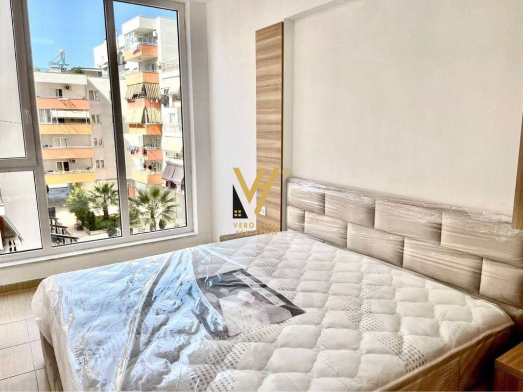 JEPET APARTAMENT 2+1+2+BLK ME QERA TE KOM. AVID, BULEVARDI I RI 650 EURO 3