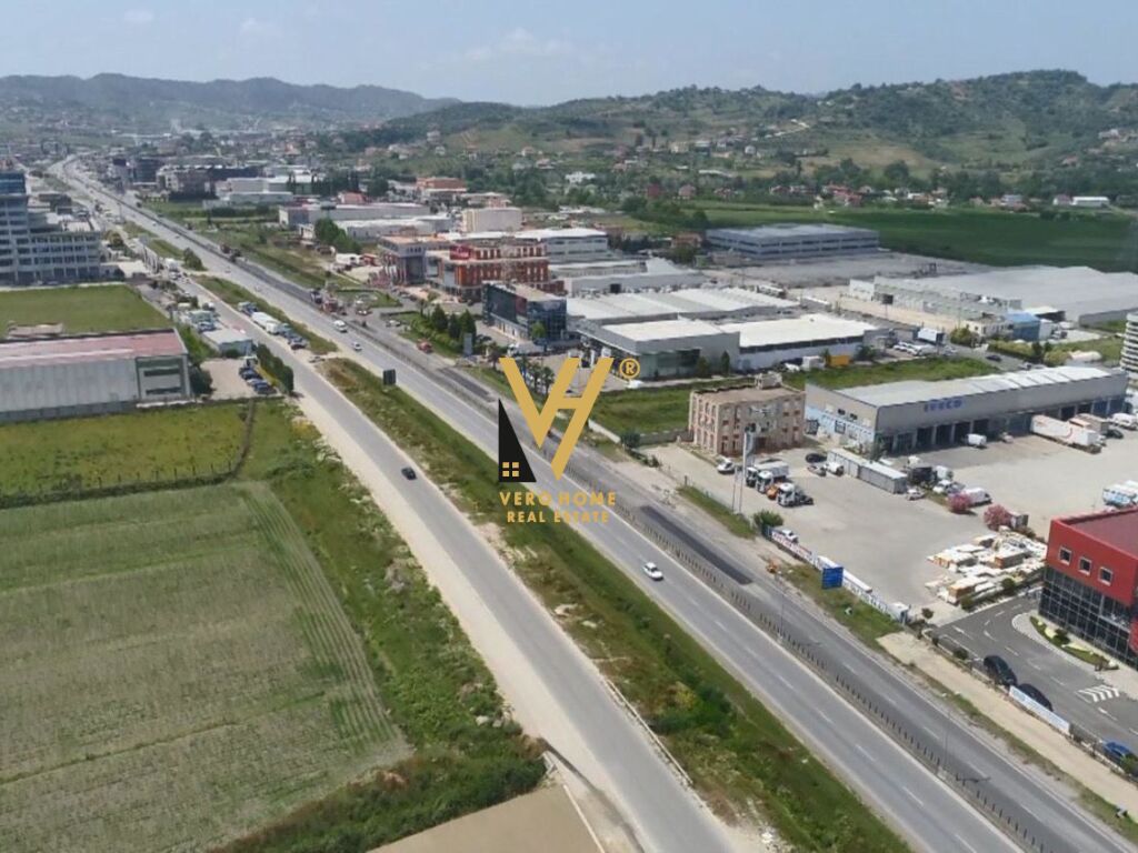 SHITET TOKE 3356 M2 TEK AUTOSTRADA DR-TR 95.000 EURO