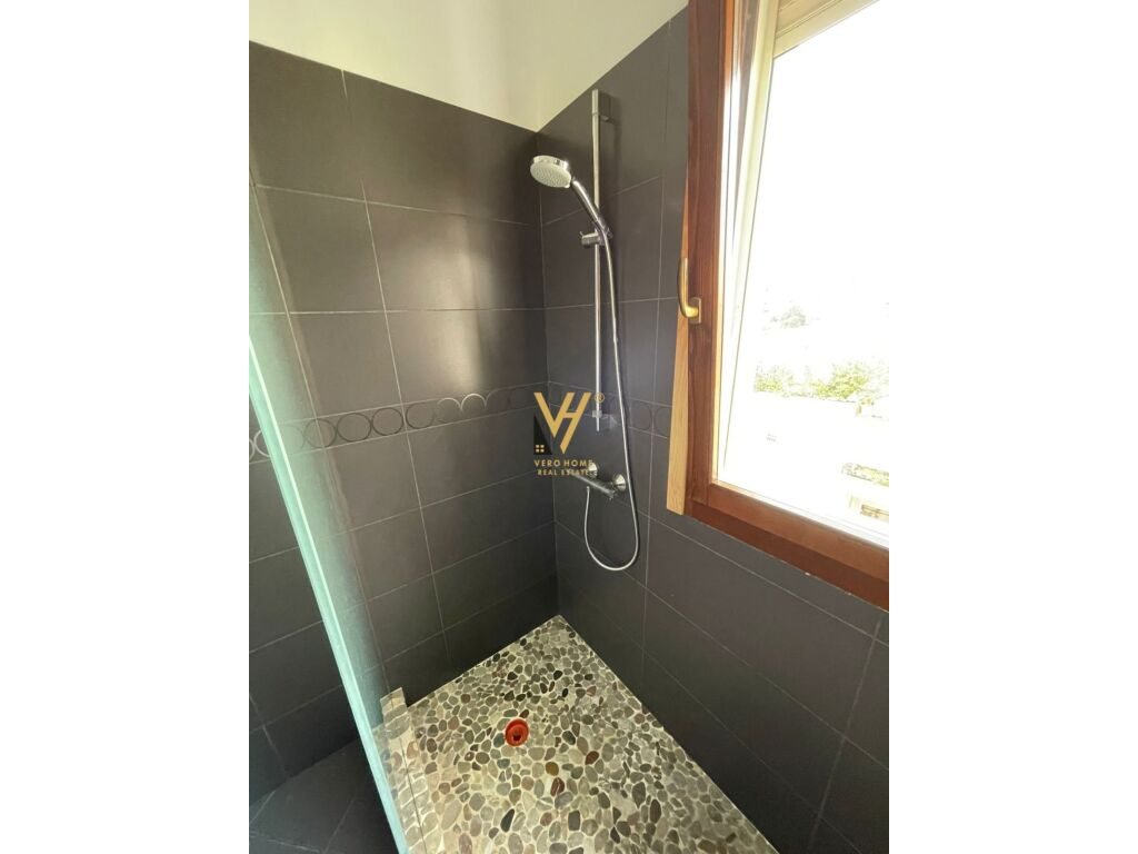 Shitet apartament 2+1+2+post parkimi te Xhamia, Kopshti Botanik 203 m2 2