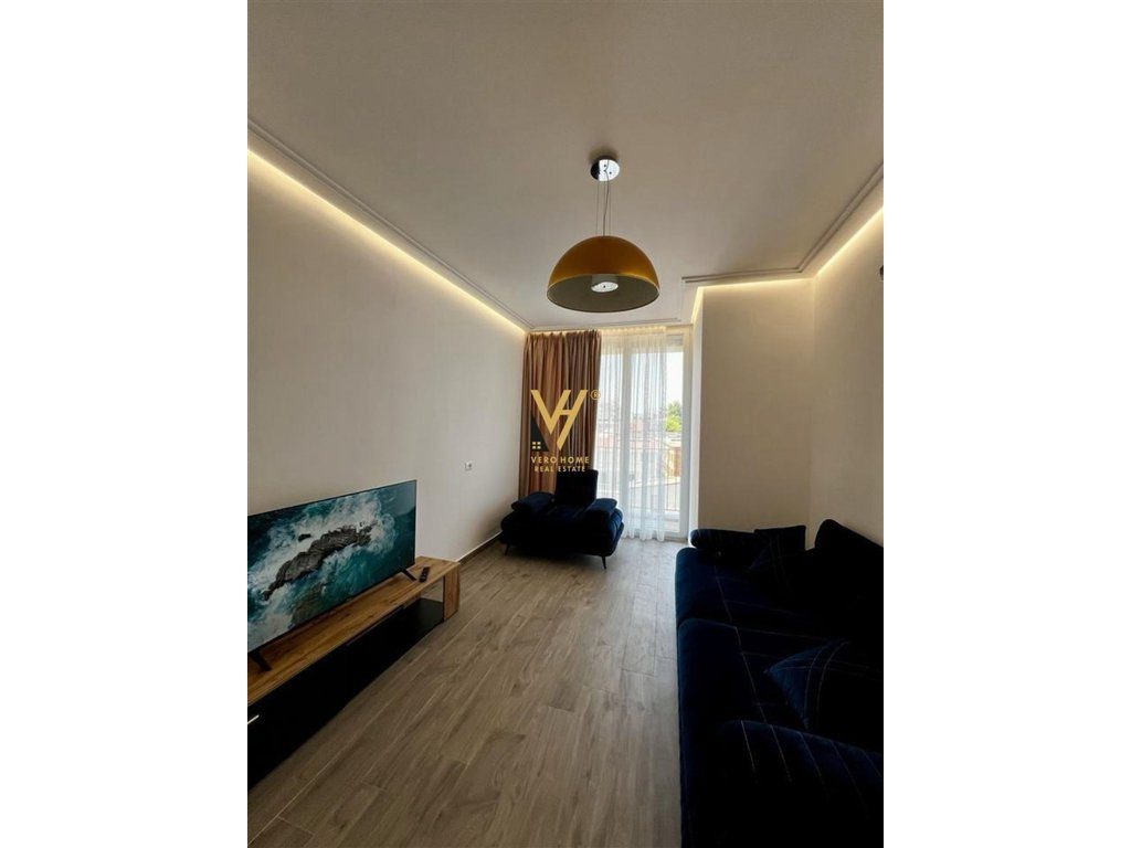 JEPET APARTAMENT 2+1+BLK ME QERA TE PAZARI I RI 1.000 EURO