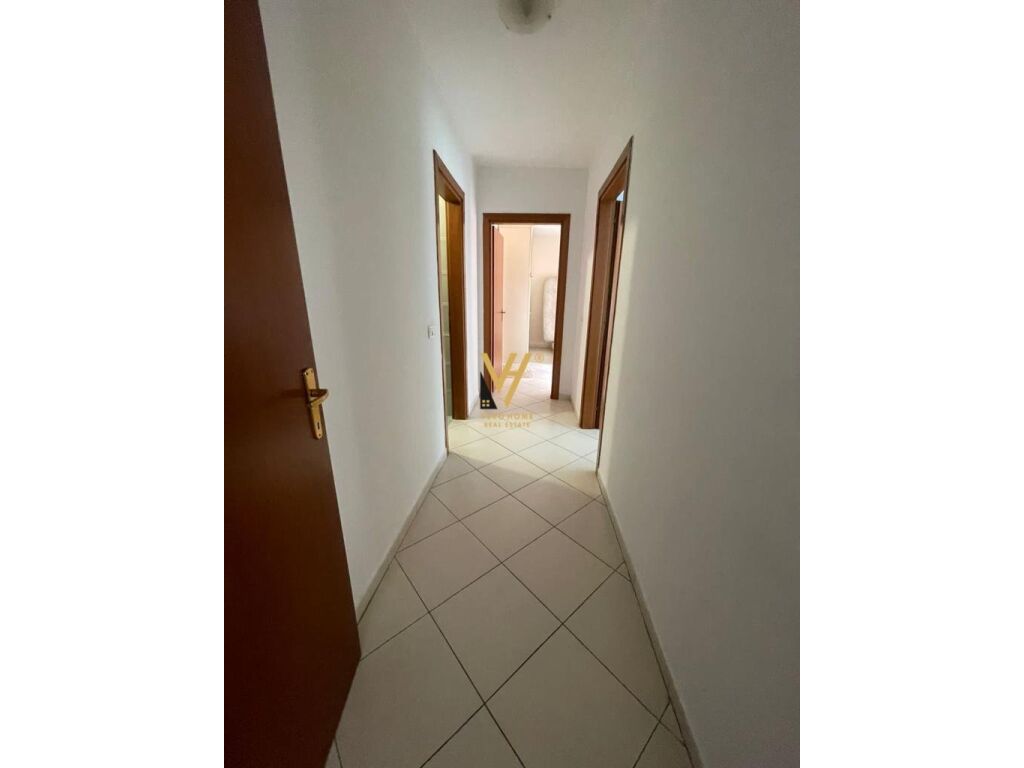 Jepet Apartament 2+1+2 me qera te Rruga e Barrikadave 100m2 4