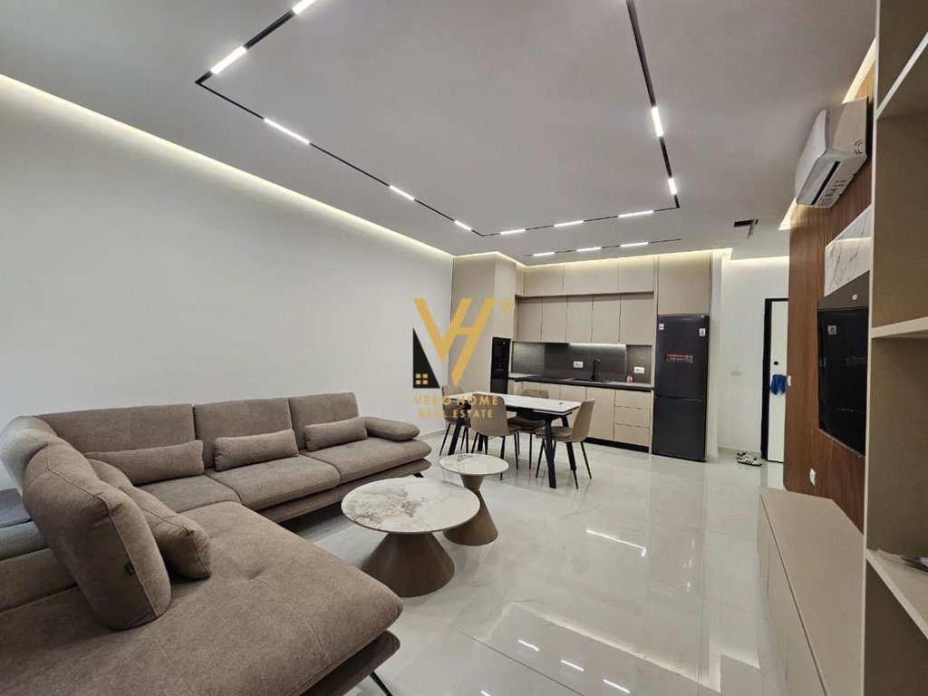 JEPET APARTAMENT 1+1 ME QIRA TEK ZOGU I ZI 800 EURO 2
