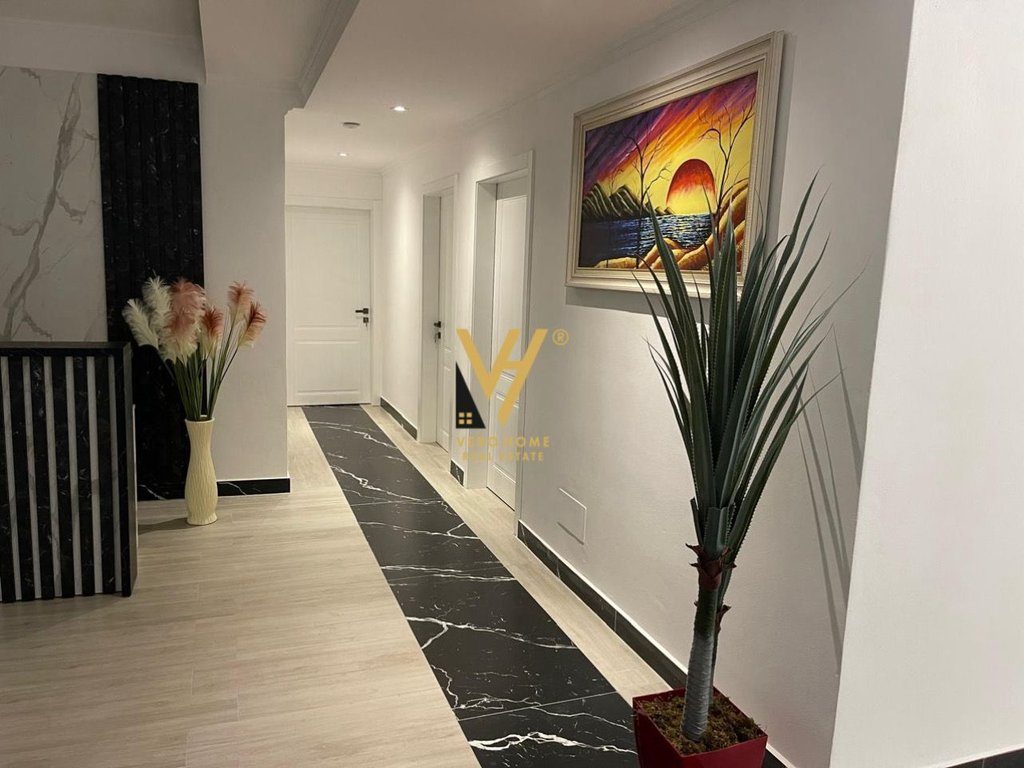 SHITET HOTEL TEK RROTA E KUQE, GOLEM 800.000 EURO 2