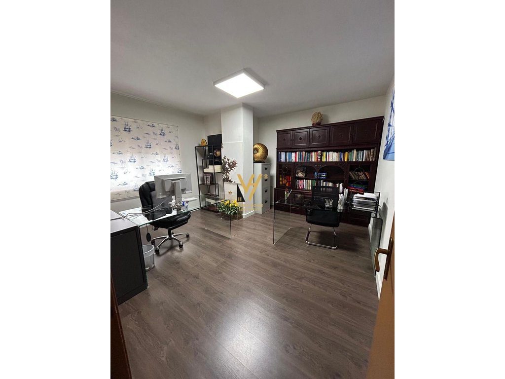 JEPET ZYRË 3+1+2 ME QIRA BLLOK 1.100 EURO