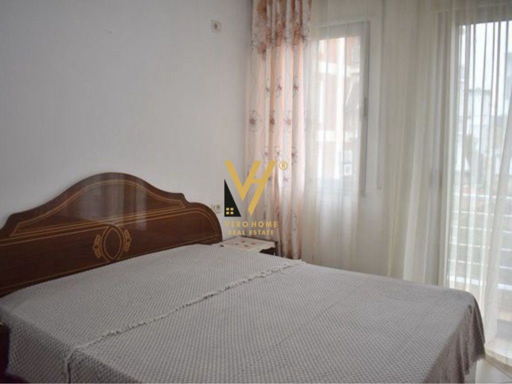 JEPET APARTAMENT 2+1+BLK ME QERA TE MINE PEZA 65.000 LEKE 4