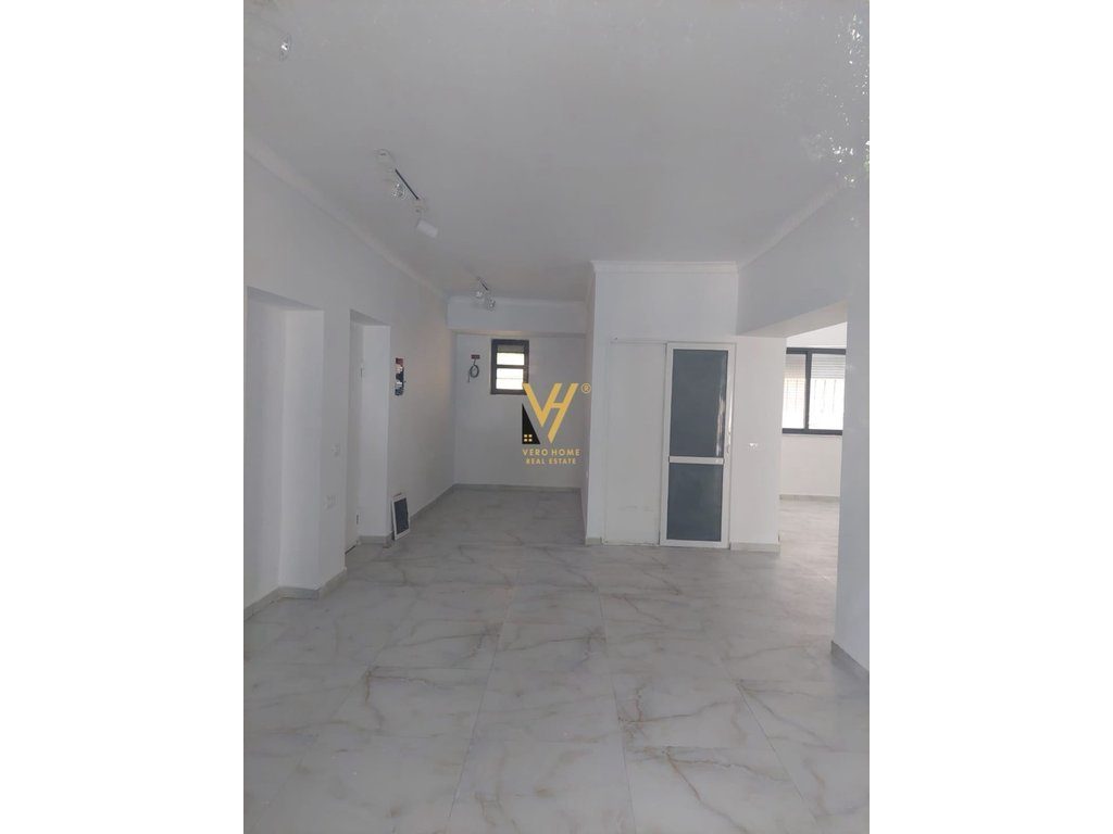 JEPET DYQAN 70 M2 ME QERA NE XHAMLLIK 160.000 LEKE 1