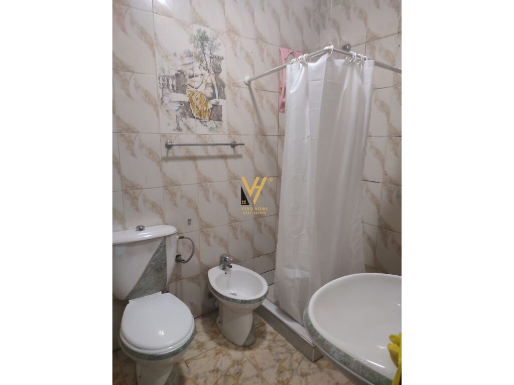 Jepet Apartament 1+1+ballkon me qera te Komuna e Parisit 75 m2 3