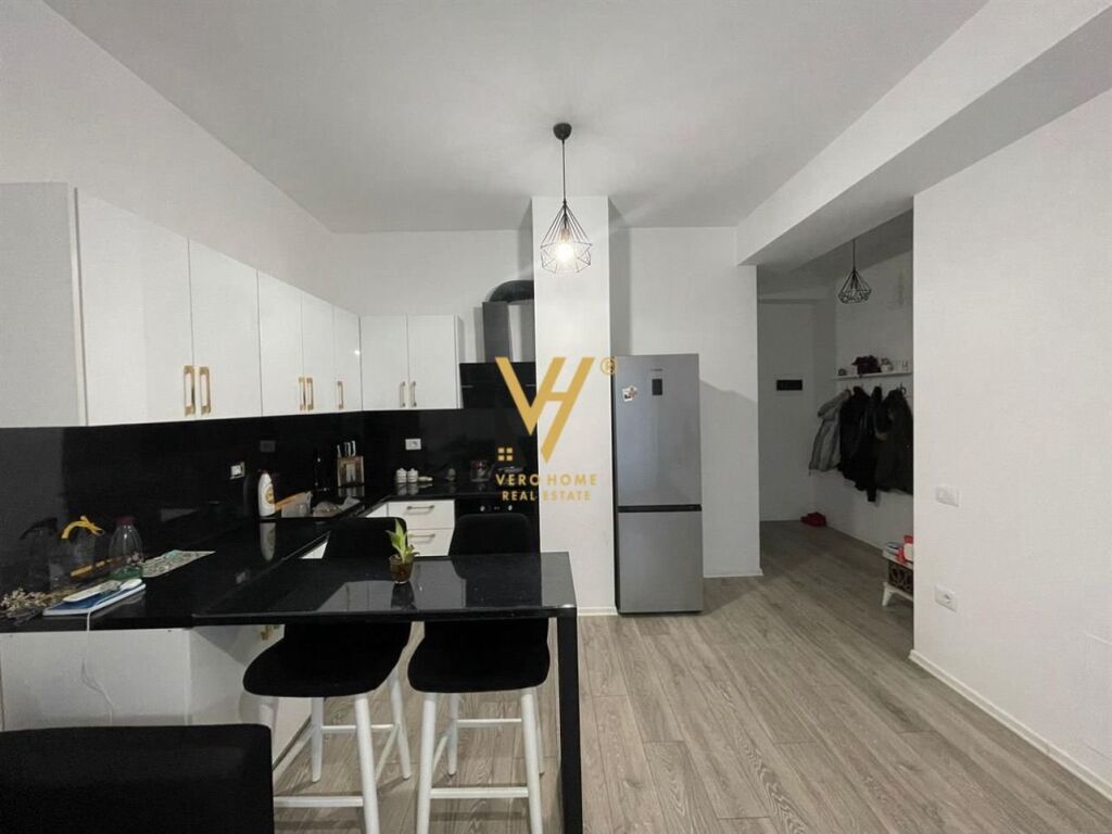 Jepet Apartament 2+1+ballkon me qera te Kompleksi Mangalem 75 m2