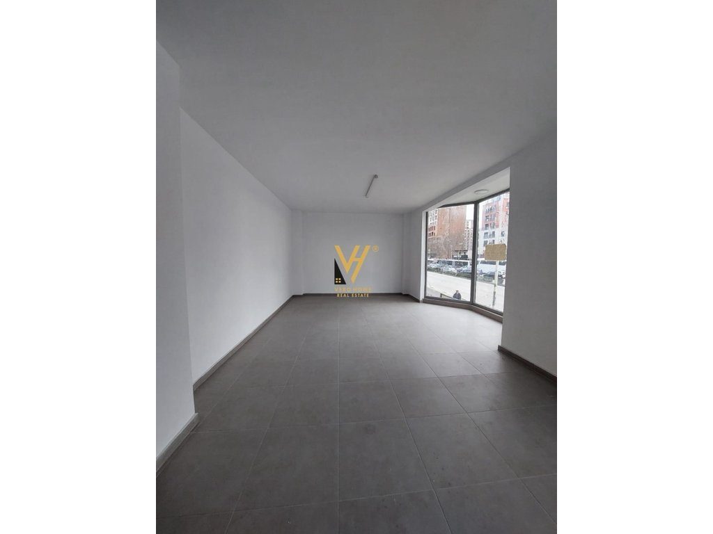 JEPET ZYRE 125 M2 ME QERA TE RRUGA DRITAN HOXHA 1.200 EURO 2