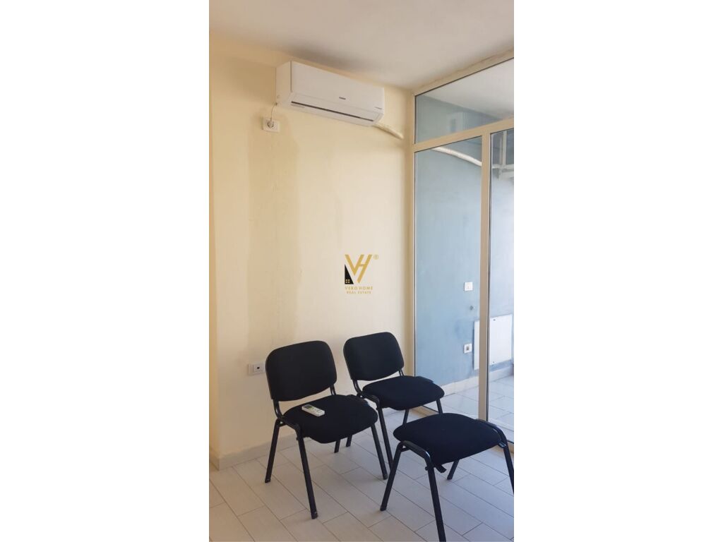 Jepet zyre me qera te Pazari i Ri 145 m2