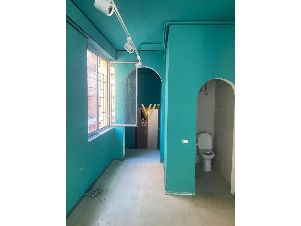 JEPET ZYRE 80 M2 ME QIRA TE IRFAN TOMINI 1.050 EURO 4