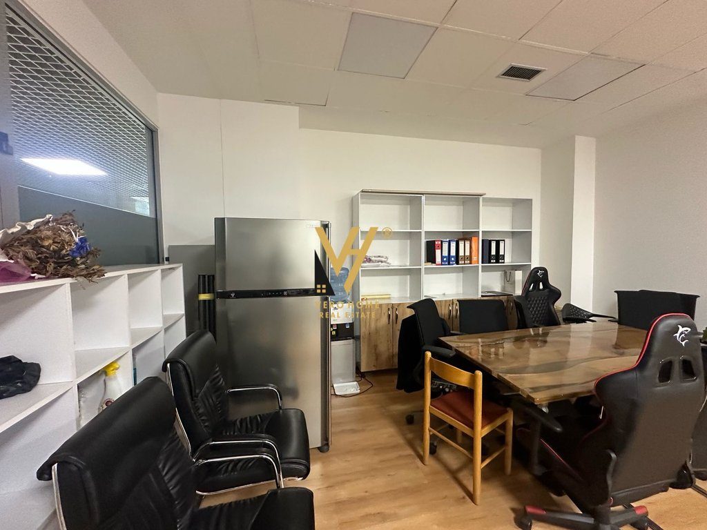 JEPET AMBIENT BIZNESI 56M2 ME QERA PRANE DELIJORGJIT 500 EURO 3