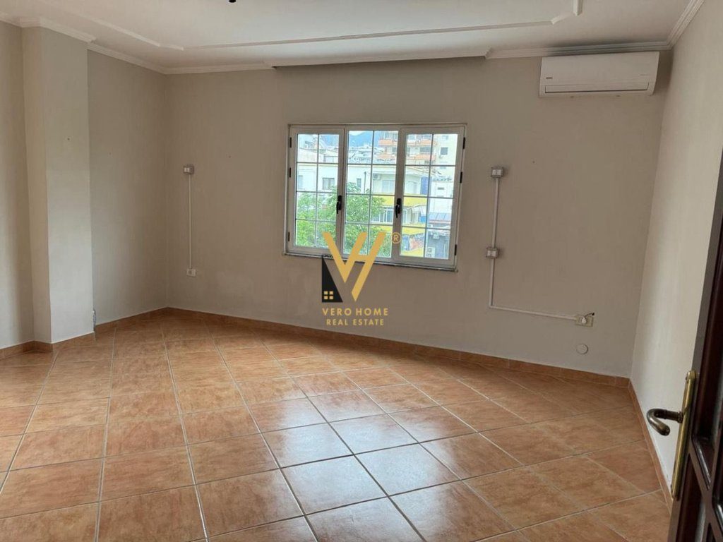 JEPET ZYRE 178 M2 ME QERA TE SHESHI WILLSON 1.800 EURO