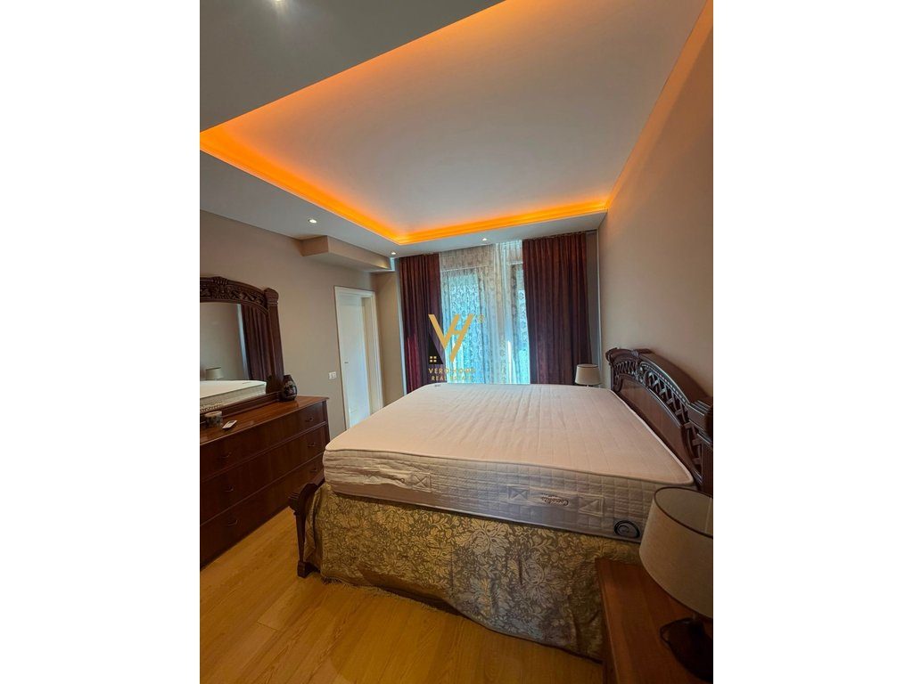 JEPET HYRJE 3+1+VERANDE ME QIRA TE KODRA E PRIFTIT 800 EURO 4