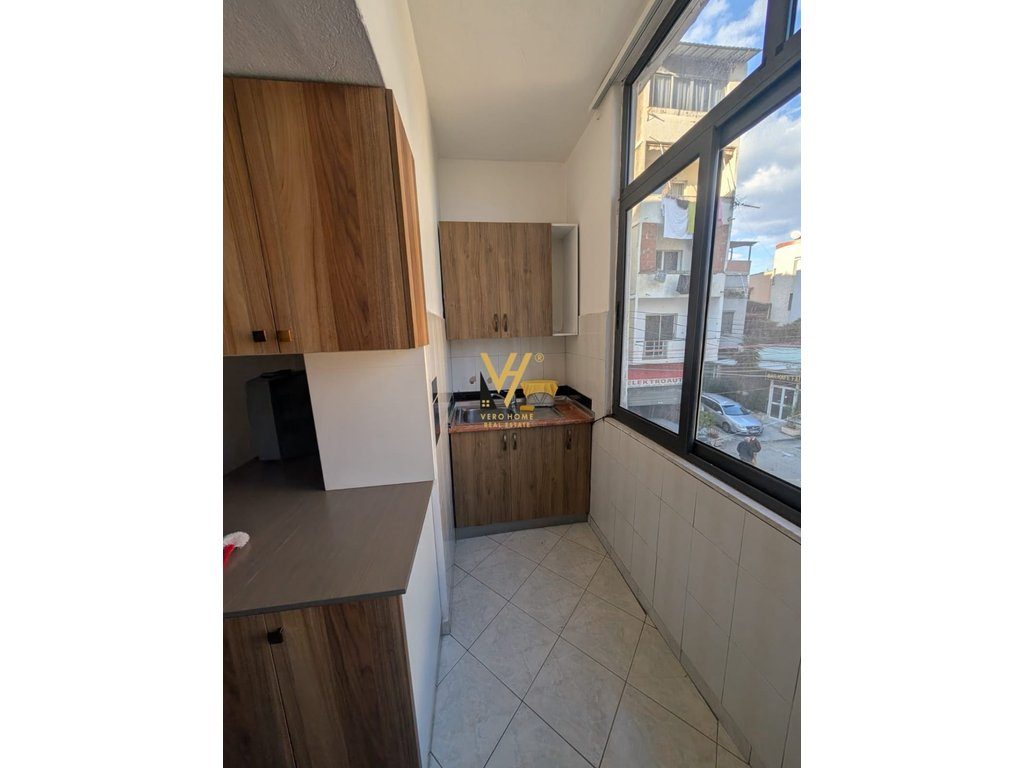 JEPET APARTAMENT 2+1 ME QERA TEK ALI DEMI 65.000 LEKE 2