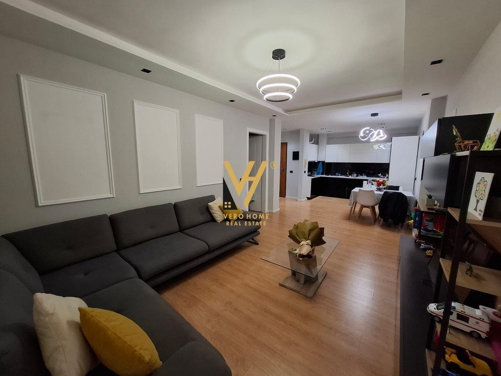 JEPET APARTAMENT 2+1+2BLK ME QIRA TE KOPSHTI BOTANIK 80.000 LEKE