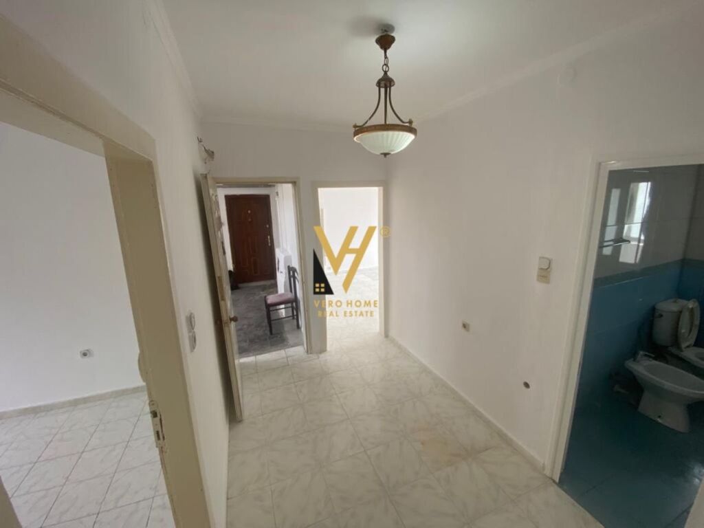 Shitet apartament 1+1 te Rruga Niko Avrami 54 m2 2