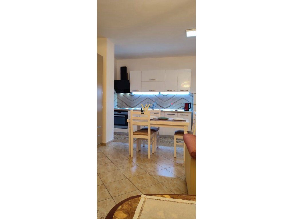 JEPET APARTAMENT 1+1 ME QERA TE NDRE MJEDA, ISH PARKU 48.000 LEKE 3