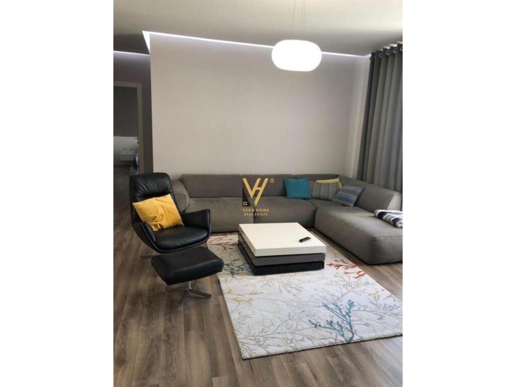SHITET APARTAMENT 4+1+2 TE KOPESHTI BOTANIK 315.000 EURO