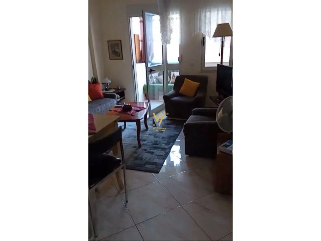 JEPET APARTAMENT 1+1+BLK ME QERA TE KOMUNA PARISIT 50.000 LEKE 2