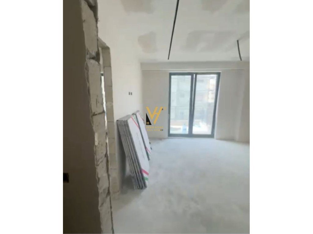 JEPET ZYRE 100 M2 ME QIRA TE RRUGA BOGDANEVE 120.000 LEKE