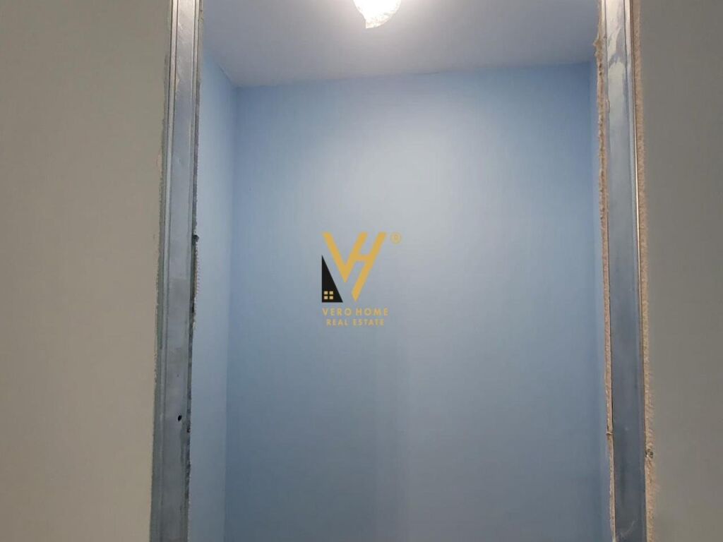 Shitet Apartament 2+1+ballkon ne Qender 100 m2 4