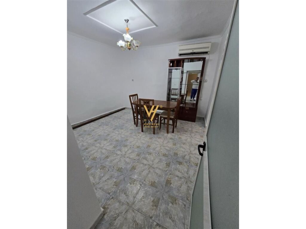 JEPET SHTEPI 2+1 ME QERA TE SPITALI NENE TEREZA 450 EURO 3