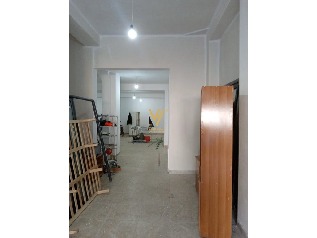 JEPET AMBIENT 140 M2 ME QERA TE TREGU ELEKTRIK 1.200 EURO 4