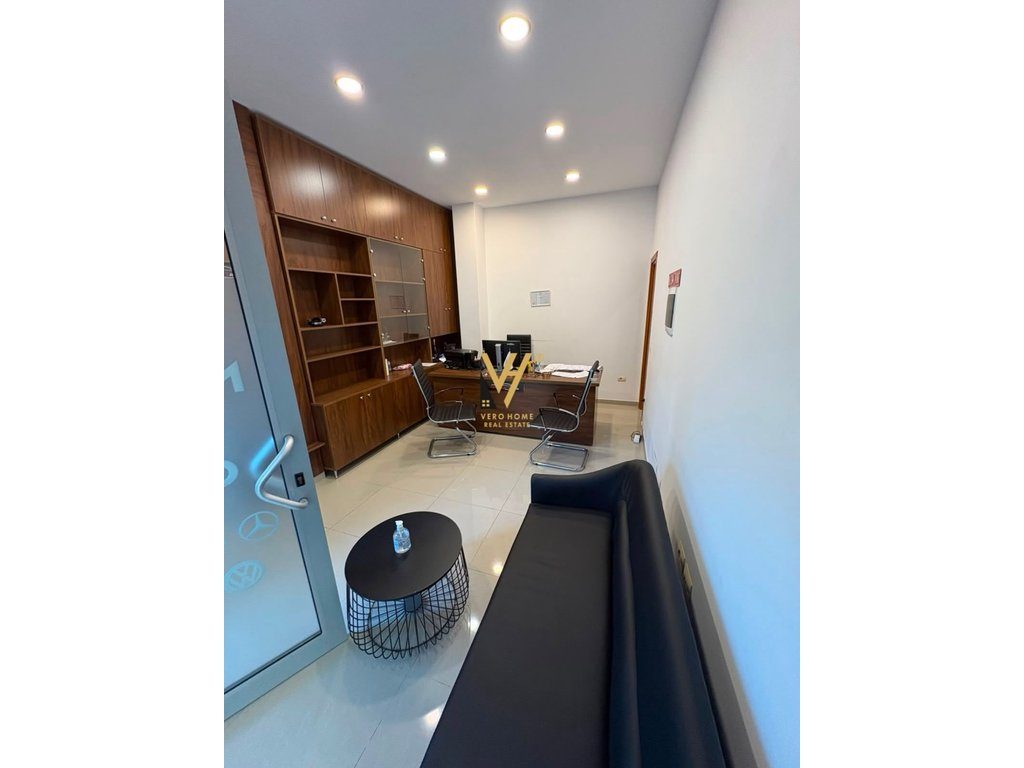 JEPET AMBIENT BIZNESI 308 M2 ME QIRA TE MINE PEZA 3.000 EURO