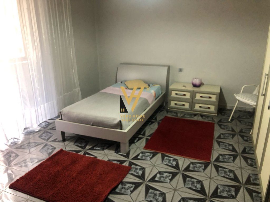 JEPET APARTAMENT 2+1+BLK ME QERA TE 21 DHJETORI 55.000 LEKE 4