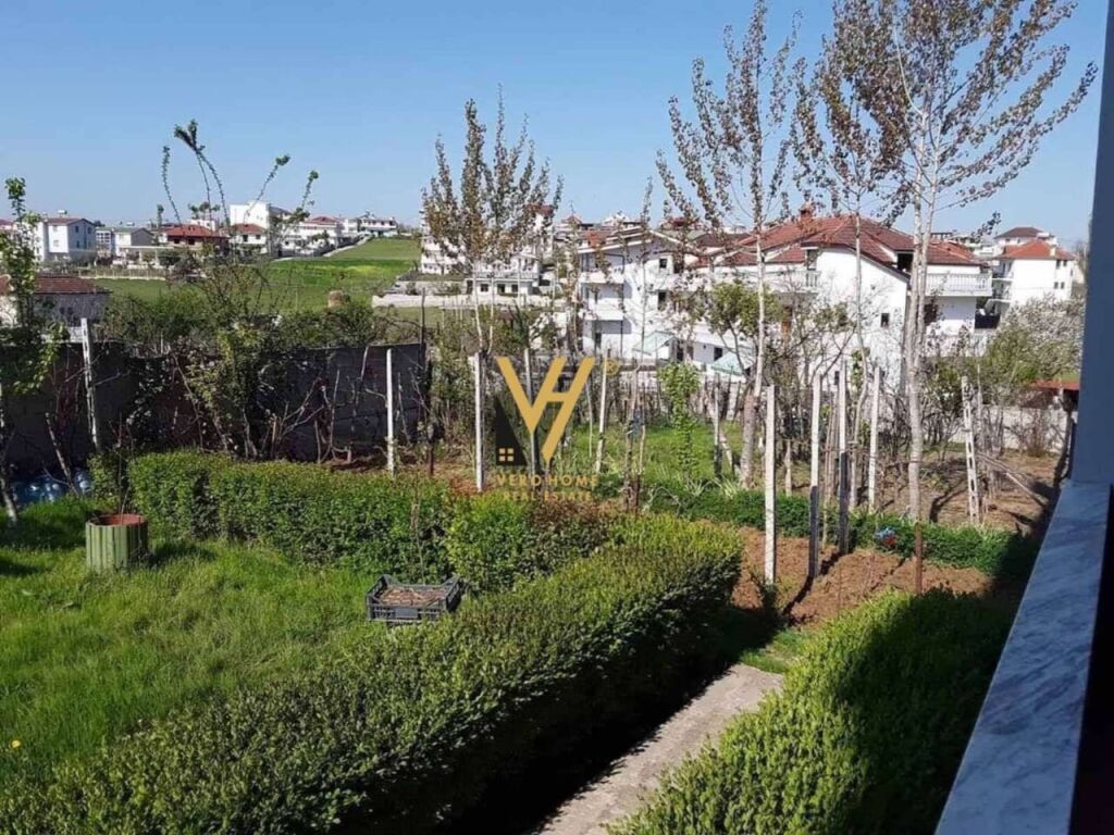 Shitet vile tre katshe ne Paskuqan 1390 m2