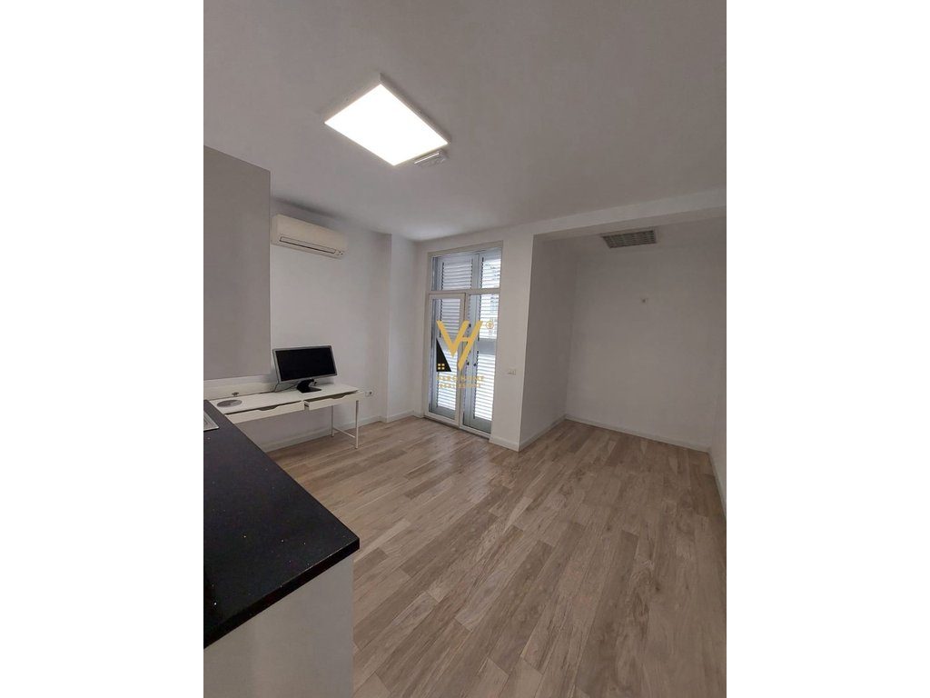 JEPET ZYRE 416 M2 ME QERA TE KOMUNA E PARISIT 4.500 EURO 3