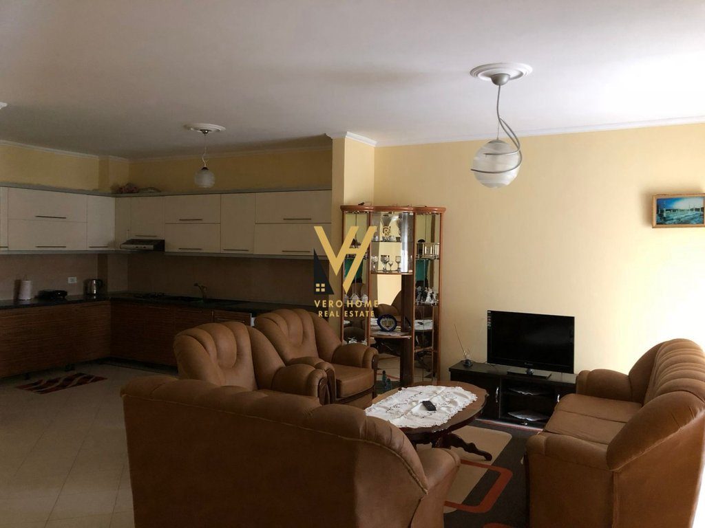 JEPET APARTAMENT 2+1 ME QERA NE ASTIR 45.000 LEKE