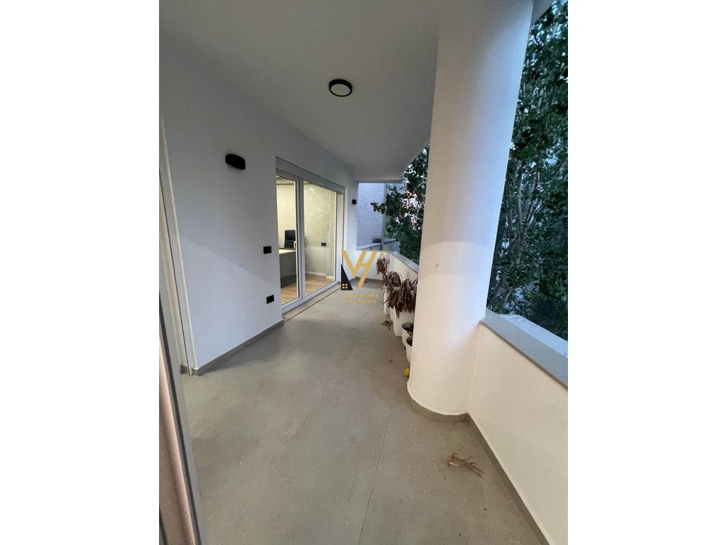 JEPET ZYRE 100 M2 ME QIRA TE LIQENI I THATE 900 EURO 4