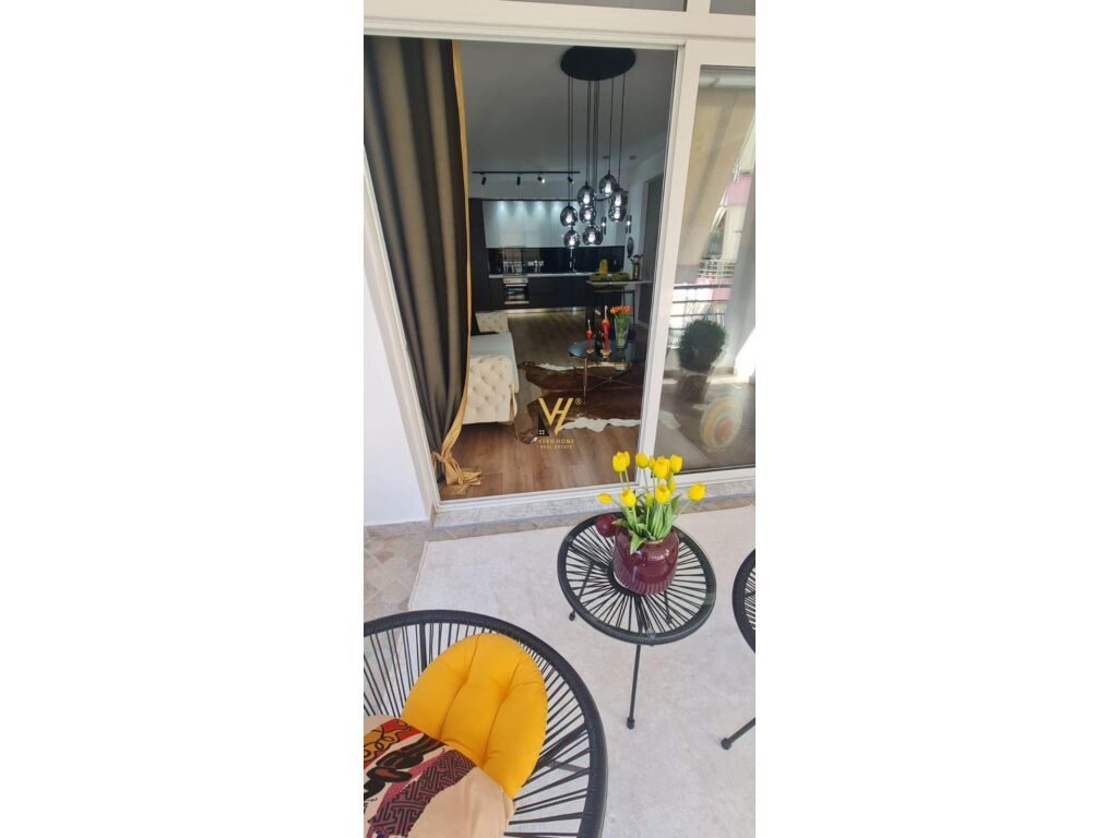 Jepet Apartament 2+1+2+ballkon me qera te Komuna e Parisit 120 m2 3