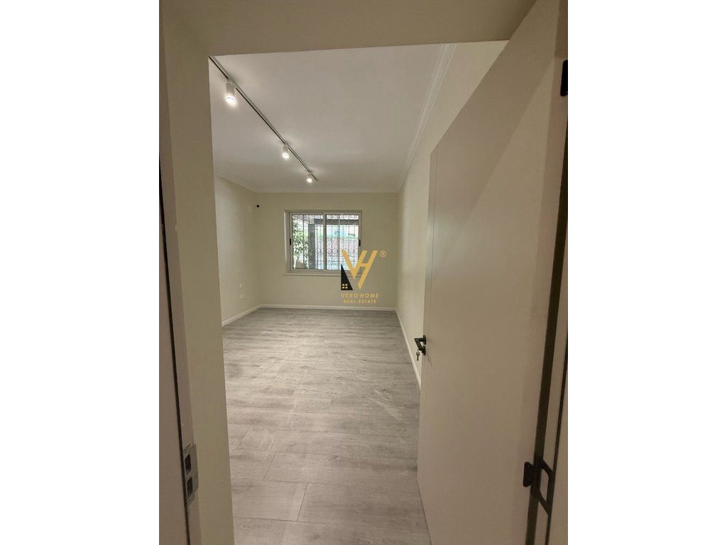 JEPET AMBIENT 80 M2 ME QIRA NE BLLOK 1.200 EURO 2