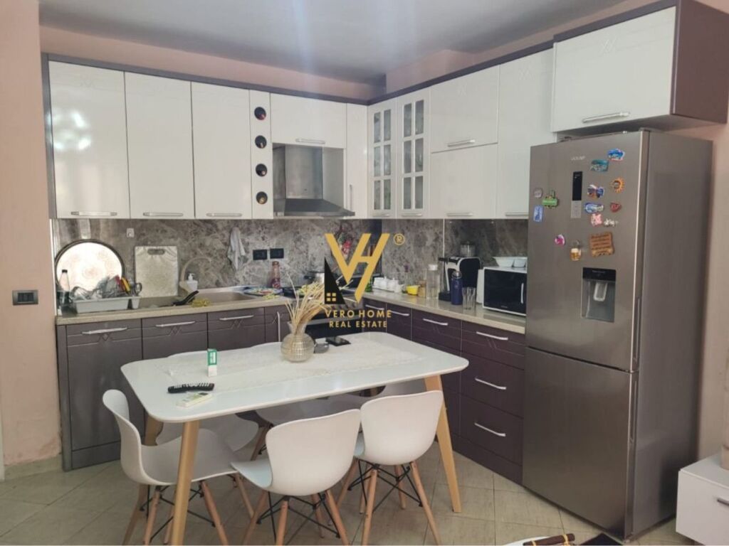 Shitet Apartament 2+1+ballkon te Rruga 5 Maji 82 m2 4