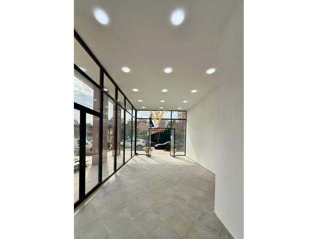 JEPET AMBIENT BIZNESI 45 M2 ME QERA TE PAZARI I RI 700 EURO 4